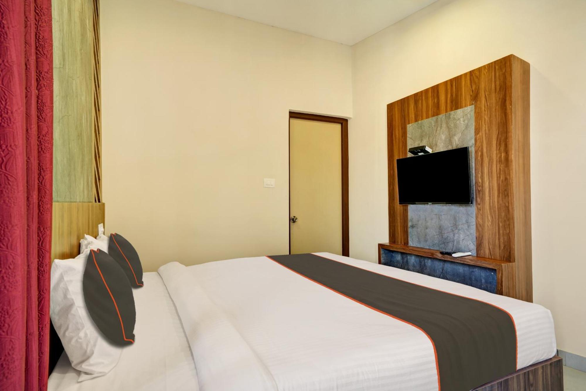 Gypsy Hotel Cusat Kochi Exterior foto