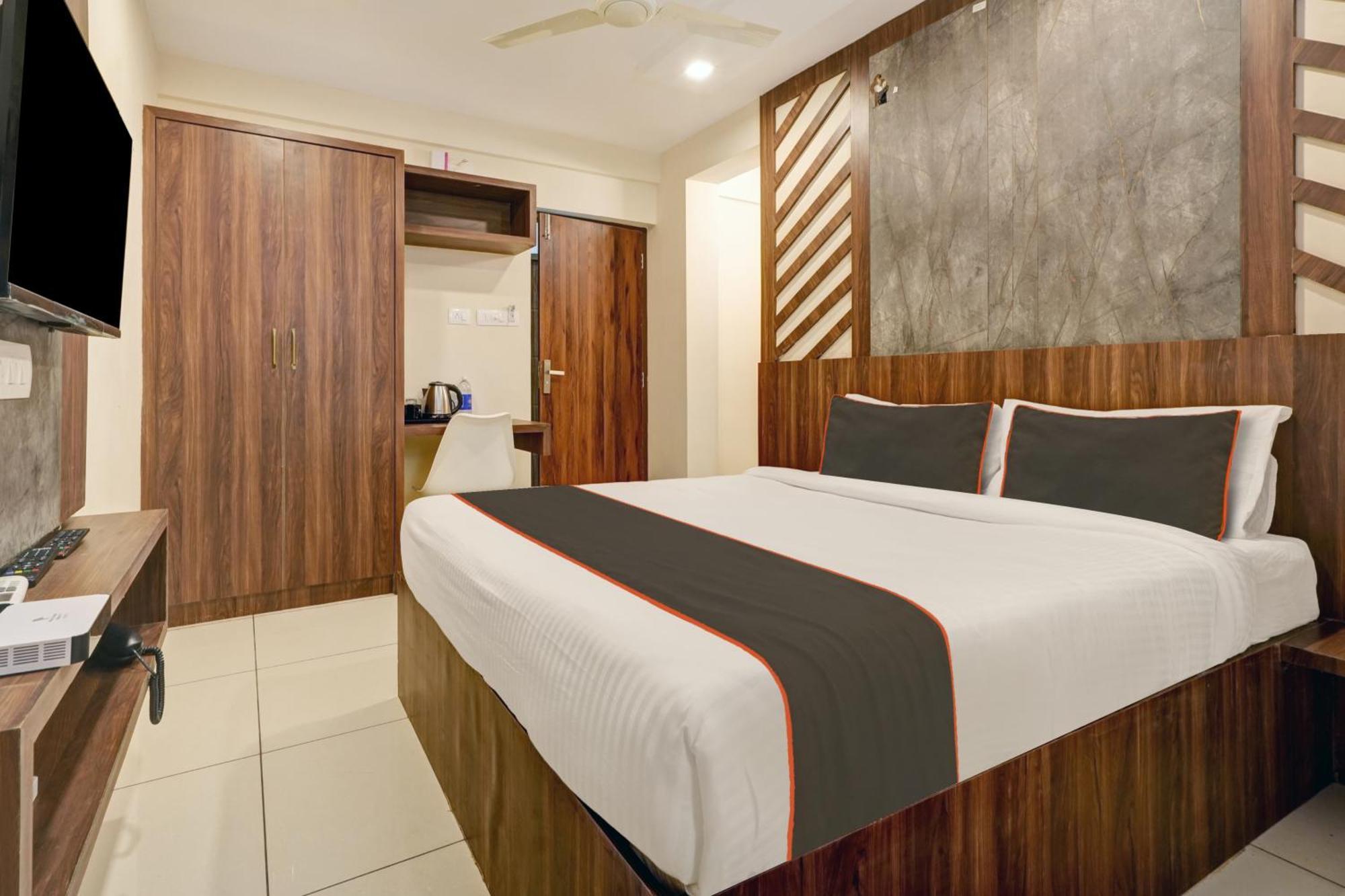 Gypsy Hotel Cusat Kochi Exterior foto